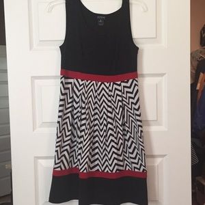 New without tags sleeveless chevron dress Size 10